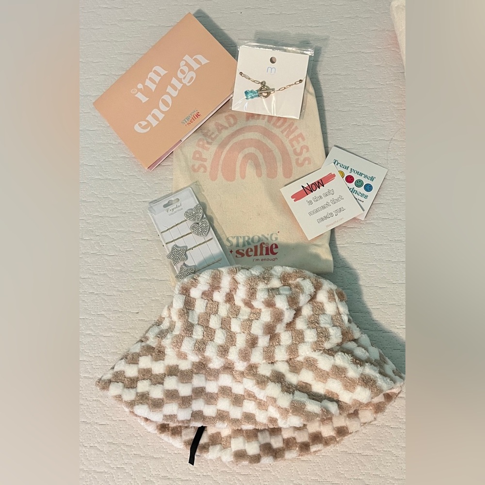 Girls accessories bundle. New. Strong Selfie box.